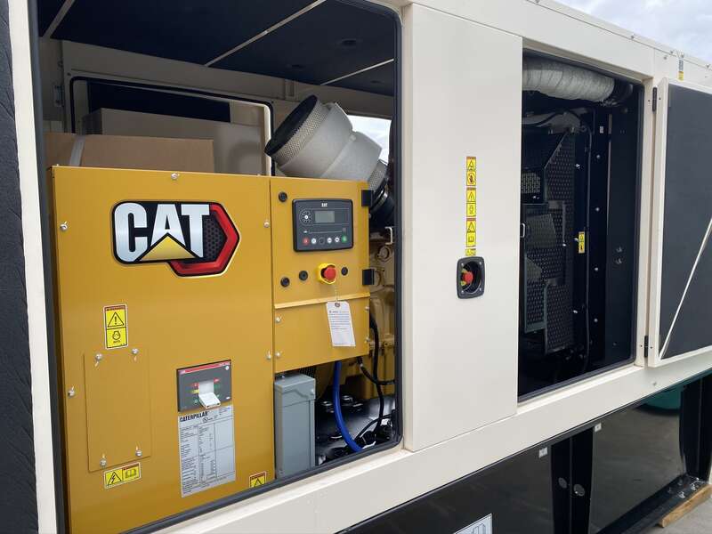 300 KW Caterpillar, 277/480 Volts, 436 HP @ 1800 RPM, C9 engine, EPA Tier 3, sound attenuated enclosure, 621 - Image 4