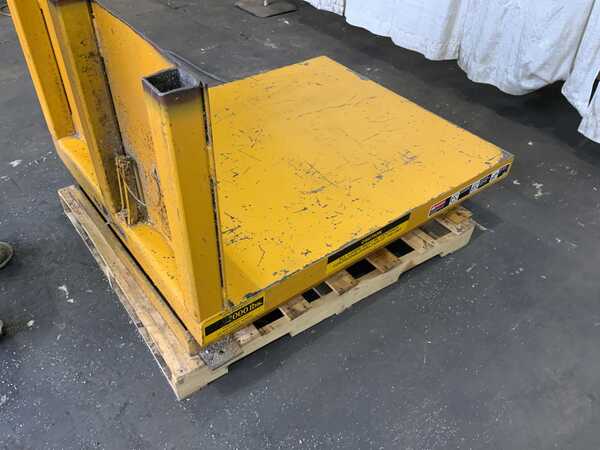 Bishamon, 2000 lb. 47-1/2" x 42" hydraulic tilting table, dual foot pedals, 1 HP, 110 V. - Image 3