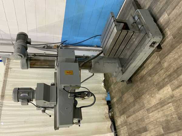 3' -8.25" Lincoln #820A, radial arm drill, 25" x 38" base, power arm elevation, manual head clamping, 2 HP - Image 7