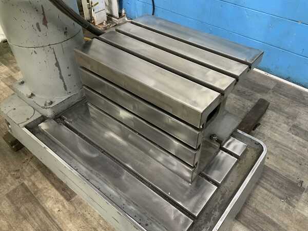 3' -8.25" Lincoln #820A, radial arm drill, 25" x 38" base, power arm elevation, manual head clamping, 2 HP - Image 8