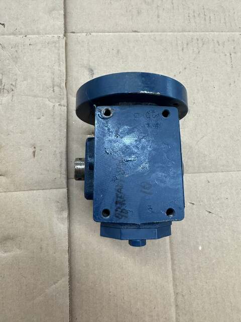 Grove Gear Worm Gear Reducer SP1 HMQ213 - Image 3