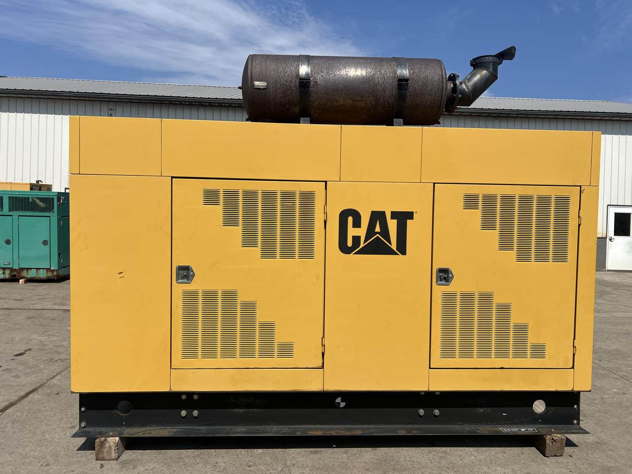 400 KW Caterpillar #SR4B, Diesel Generator Set, 587 HP @ 1800 RPM CAT engine, circuit breaker, 120/208 Volts - Image 1