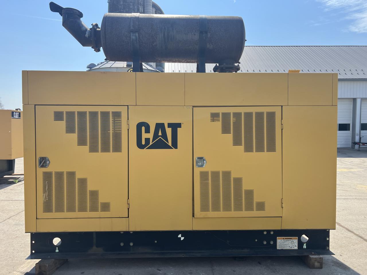 400 KW Caterpillar #SR4B, Diesel Generator Set, 587 HP @ 1800 RPM CAT engine, circuit breaker, 120/208 Volts - Image 4