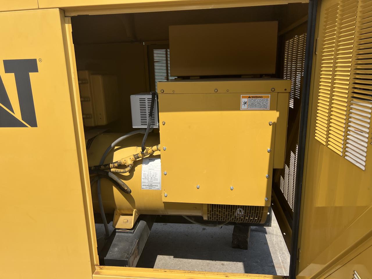 400 KW Caterpillar #SR4B, Diesel Generator Set, 587 HP @ 1800 RPM CAT engine, circuit breaker, 120/208 Volts - Image 9