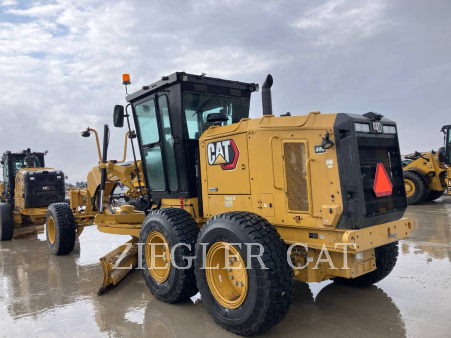 Caterpillar 140-01GC, Motor Grader, 397 hours, S/N: W9500342, 2023 - Image 4
