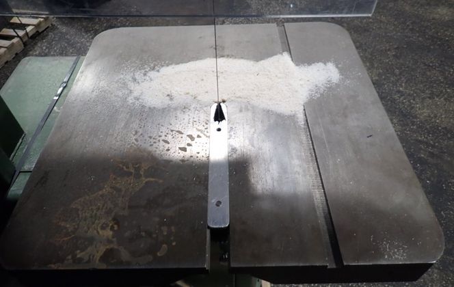 7" Powermatic #81, Vertical Band Saw, 1/8" Blade, 24" x 24" Table, 8.5" Height capacity, 2 HP, 125-600 V - Image 7