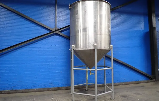 1667 gallon Stainless Steel Tank, w/Lid & (6) Support Legs - Image 1
