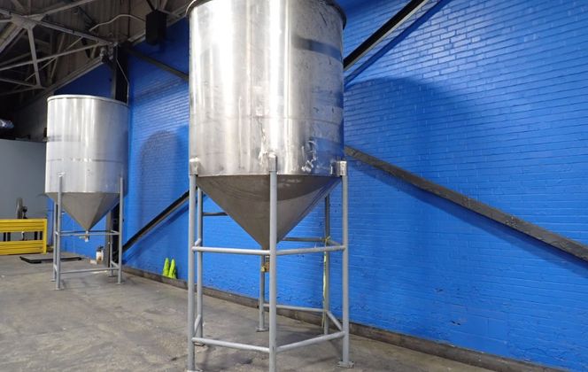 1667 gallon Stainless Steel Tank, w/Lid & (6) Support Legs - Image 2