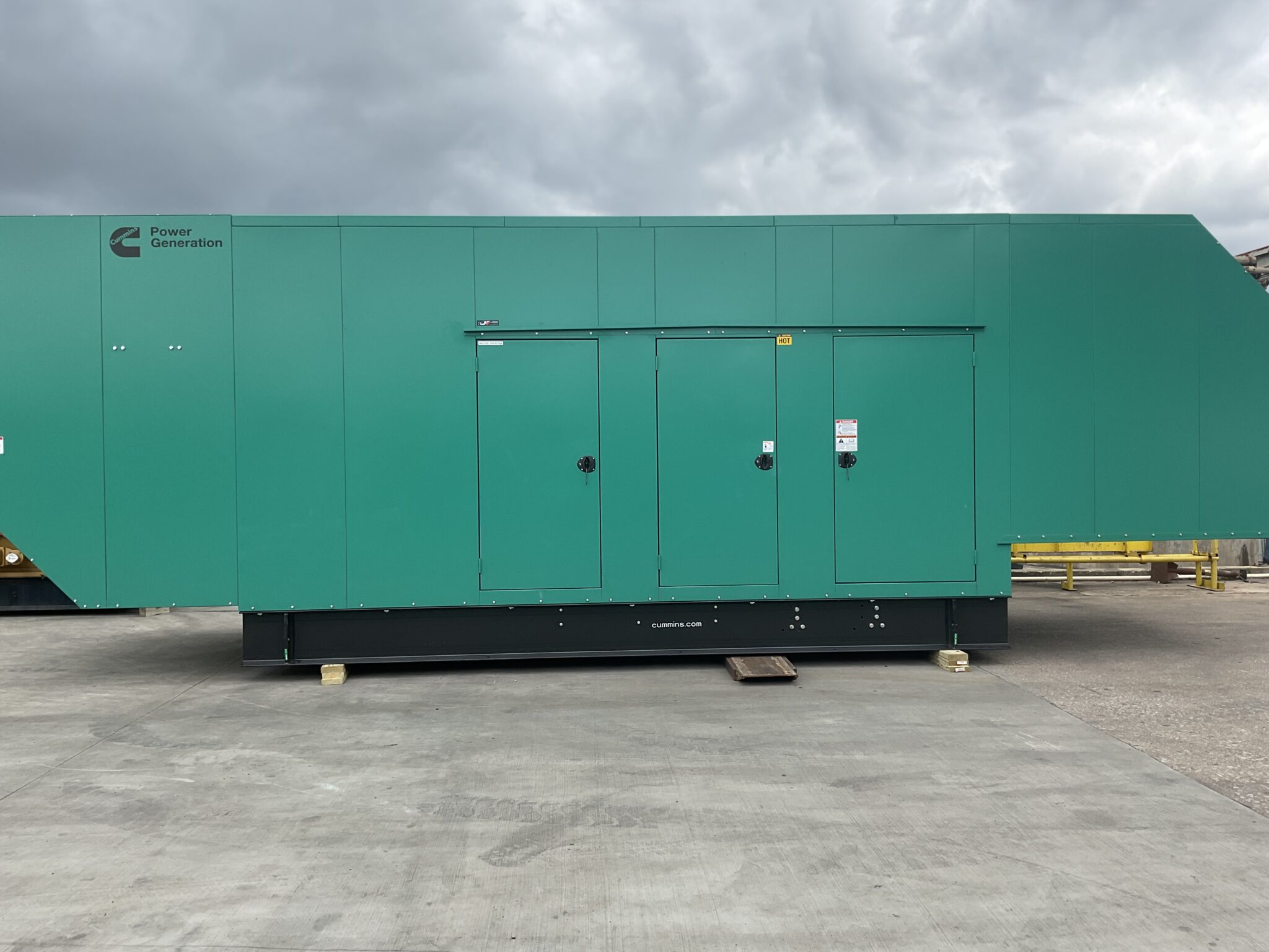 750 KW Cummins #C750N6, natural gas generator set, 277/480 Volts, 3-phase, GTA50E engine, 2026, new - Image 4
