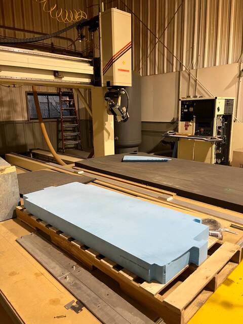 Thermwood #C67DT, 5-Axis Cnc Router, 120" x60" x36" travel, 5' x10' table, 1995 - Image 2