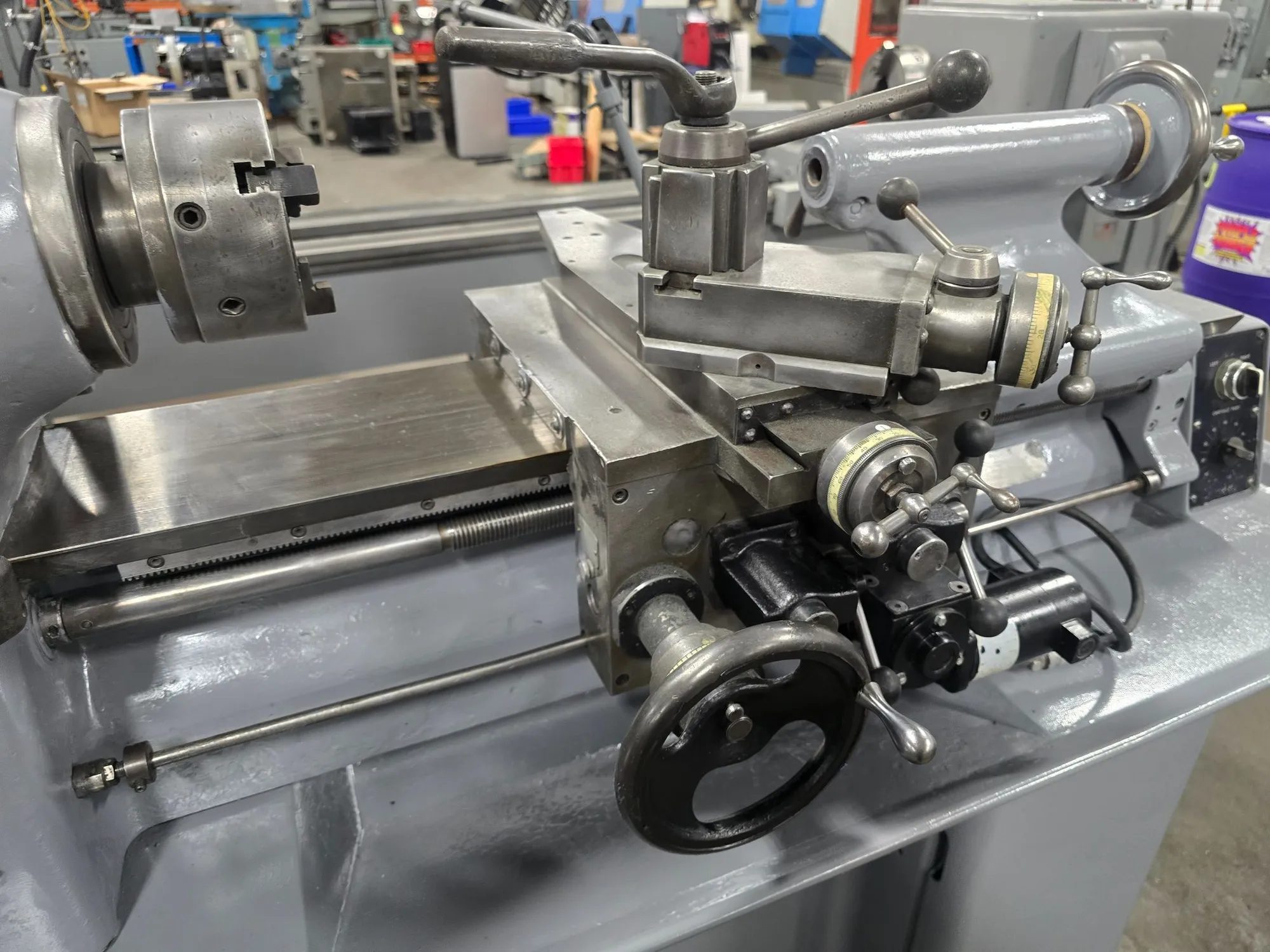 11" x 18" Hardinge #HLV-H, Wide Bed Tool Room Lathe, 5.75" swing over cross slide, 1.5 HP, 3000 RPM (2 - Image 2