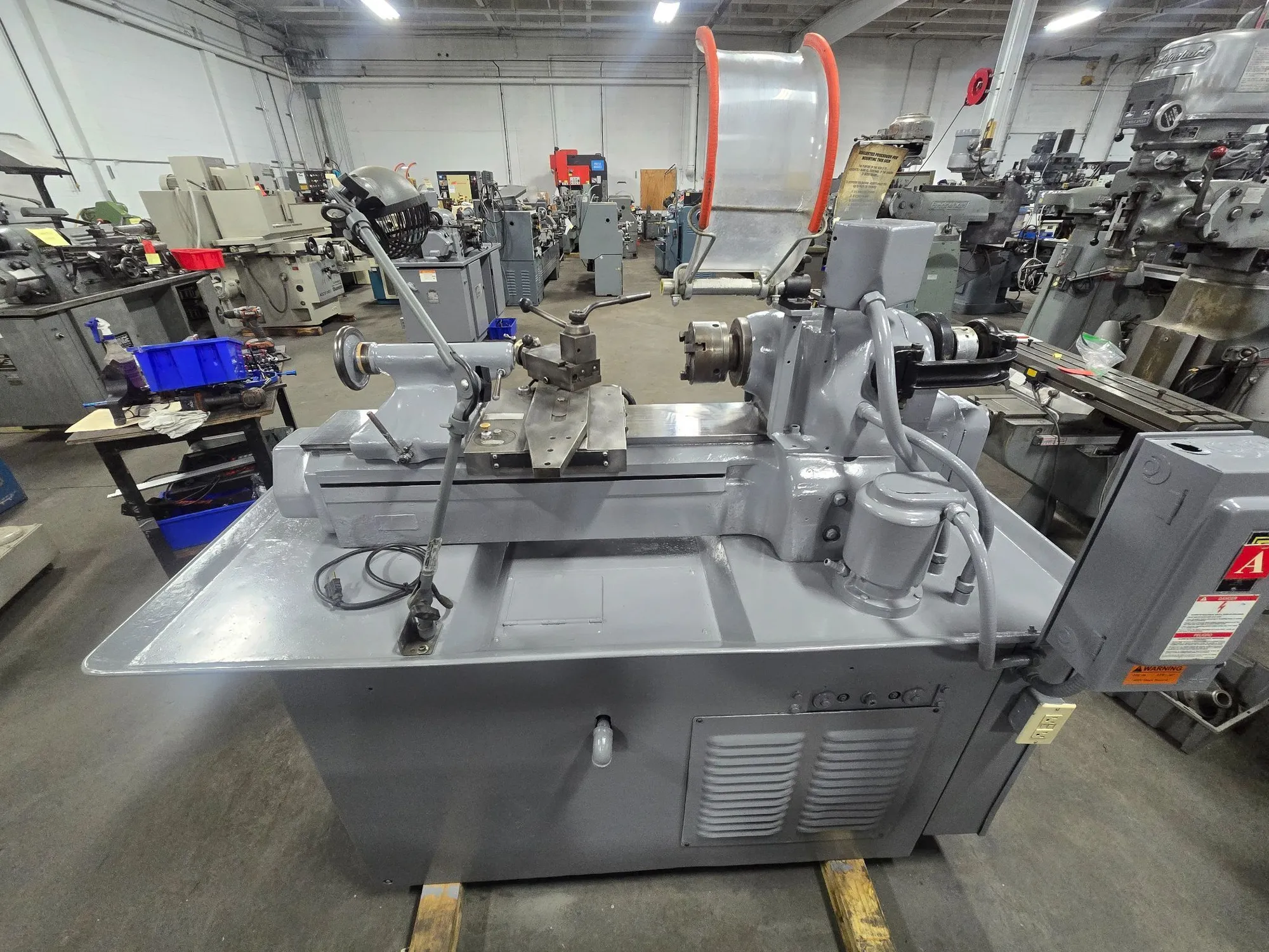 11" x 18" Hardinge #HLV-H, Wide Bed Tool Room Lathe, 5.75" swing over cross slide, 1.5 HP, 3000 RPM (2 - Image 10