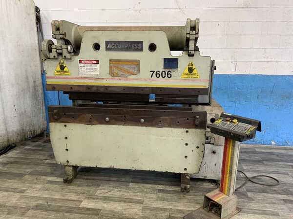 60 Ton, Accurpress #7606, hydraulic press brake, 6' overall, 52" between housing, 8" stroke, 8" throat, 10 HP - Image 2