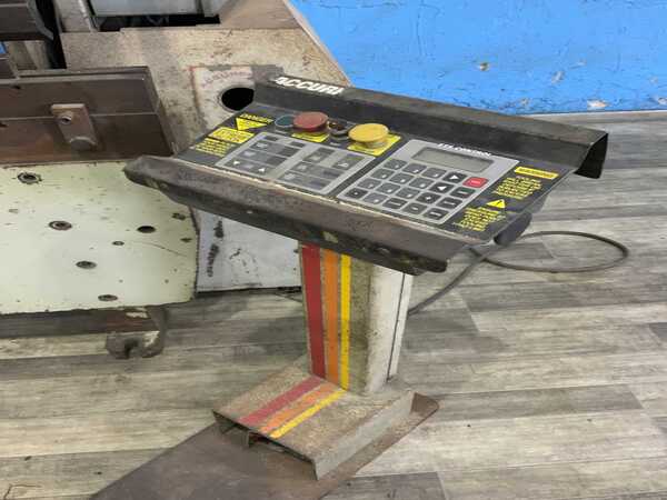 60 Ton, Accurpress #7606, hydraulic press brake, 6' overall, 52" between housing, 8" stroke, 8" throat, 10 HP - Image 6