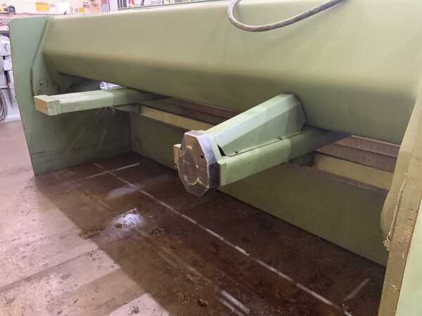 1/4" x 10' Summit #10250, hydraulic squaring shear, 31-1/2" front operated power back gauge, 12" throat, 15 - Image 4