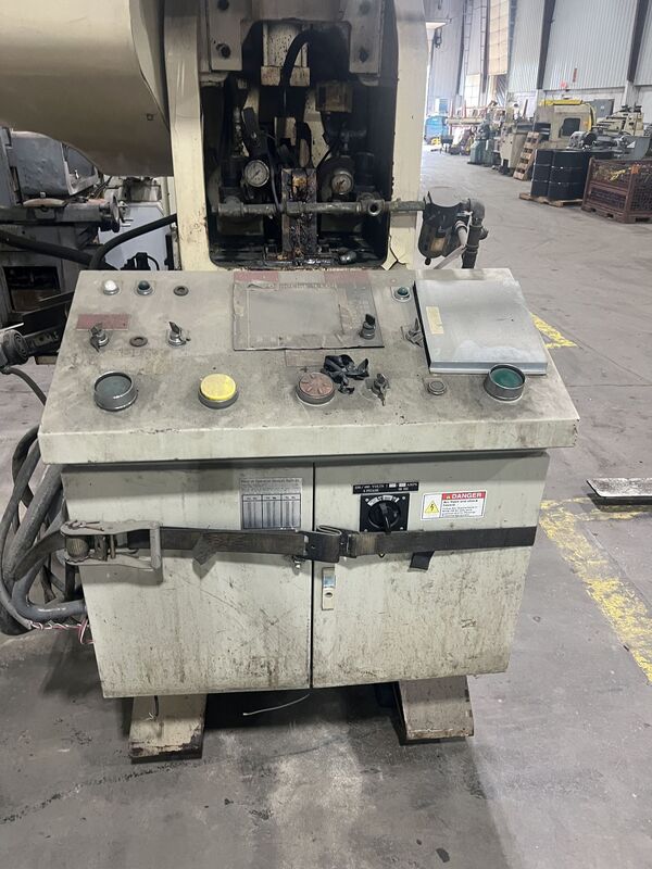 49 Ton, Stamtec #CAF-45H, high speed gap press, 1.5" stroke, 100-400 SPM, air clutch & brake, 7.5 HP variable - Image 3