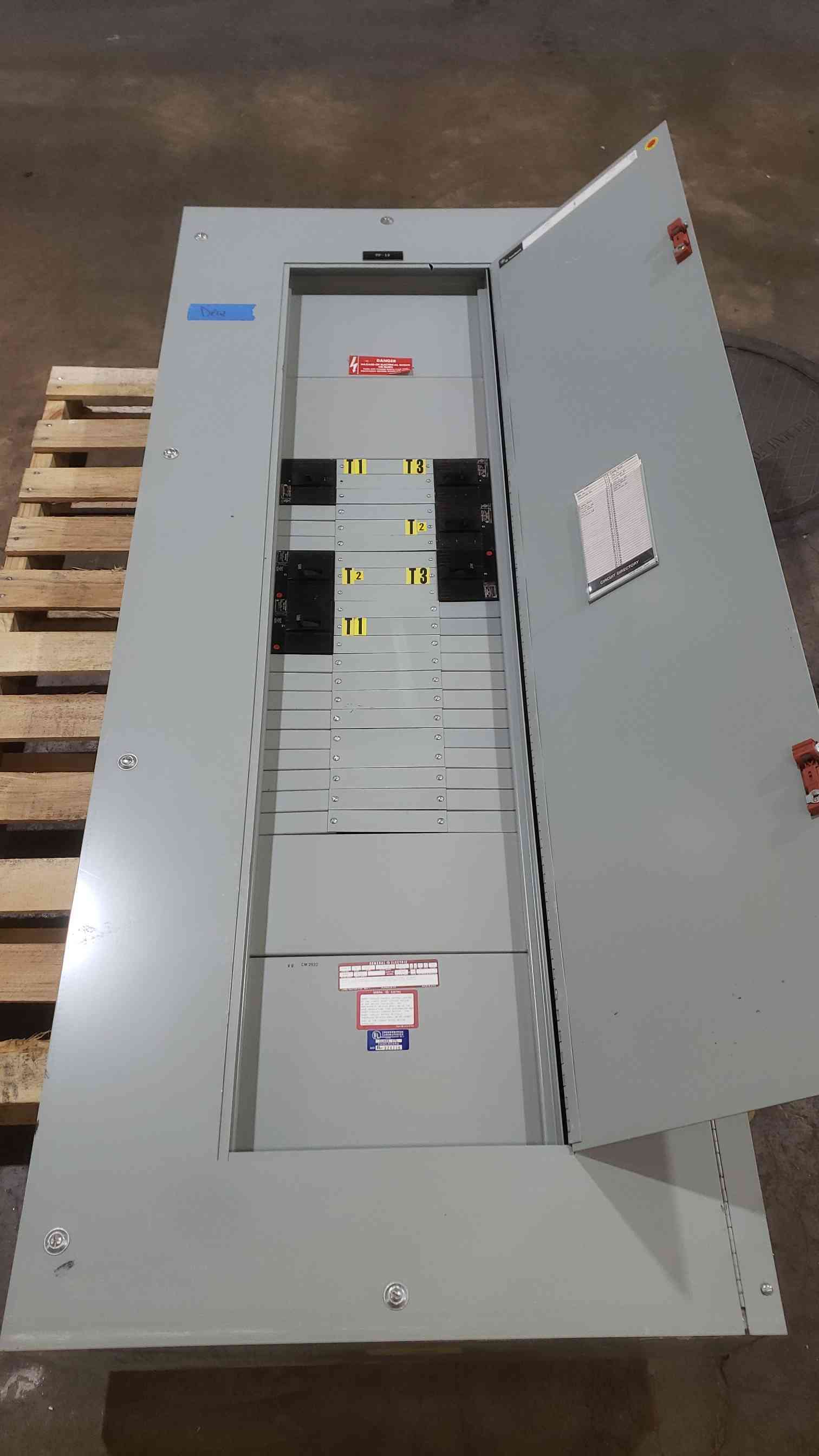 600 Amp. General Electric, CCB PP-12, Column Width Panelboard, 208Y/120 Volts, 3 Phase, 4 Wire - Image 1