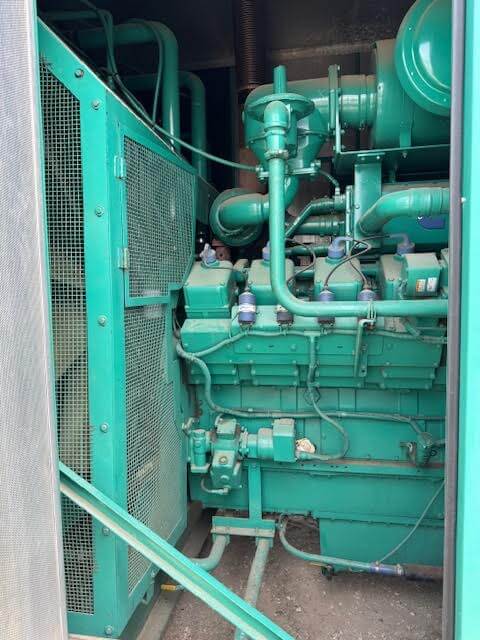 750 KW Cummins #750GFLB, Natural gas gen, 1220 HP, GTA50-G2 engine, sound attenuated enclosure, 523 hours - Image 6