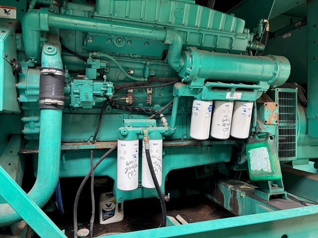 600 KW Cummins #DFGB-4955005, Diesel Generator, 805 HP, VTA28-G5 Engine, weatherproof enclosure, 632 hours - Image 2