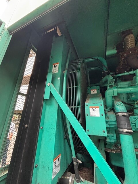 600 KW Cummins #DFGB-4955005, Diesel Generator, 805 HP, VTA28-G5 Engine, weatherproof enclosure, 632 hours - Image 3