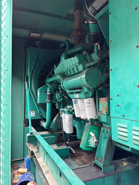 600 KW Cummins #DFGB-4955005, Diesel Generator, 805 HP, VTA28-G5 Engine, weatherproof enclosure, 632 hours - Image 5