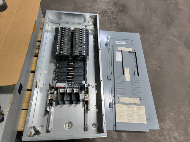 250 Amp. Square D, NF442L2C-NF, Panelboard, 600Y/347 Volts, 3 PH, 4 Wire, 42 Space - Image 3