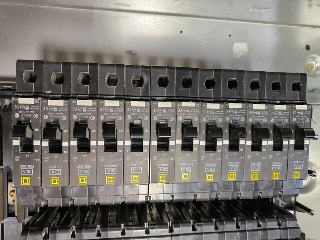 250 Amp. Square D, NF442L2C-NF, Panelboard, 600Y/347 Volts, 3 PH, 4 Wire, 42 Space - Image 7