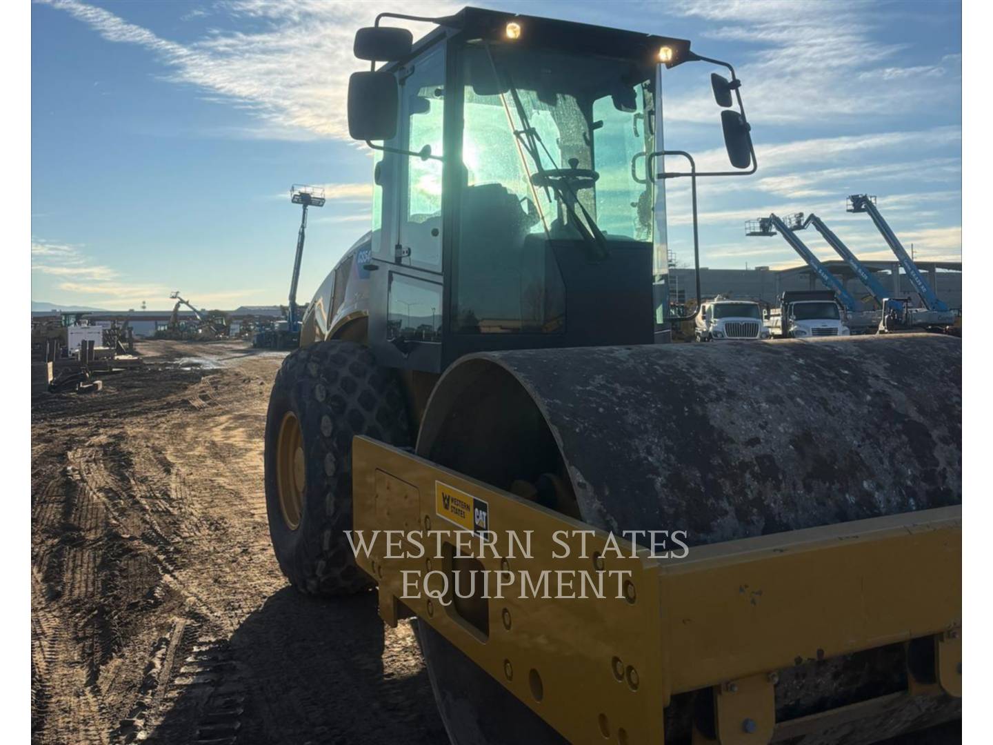 Caterpillar CS54B, Vibratory Single Drum Smooth, 3960 hours, S/N: CS501046, 2020 - Image 1