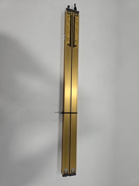 OMRON F3SNA0757P25L / F3SNA0757P25D Safety Light Curtain Set USED - Image 1