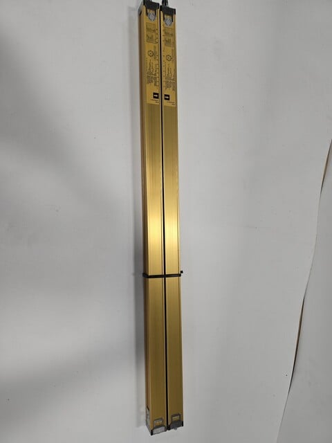 OMRON F3SNA0757P25L / F3SNA0757P25D Safety Light Curtain Set USED - Image 2