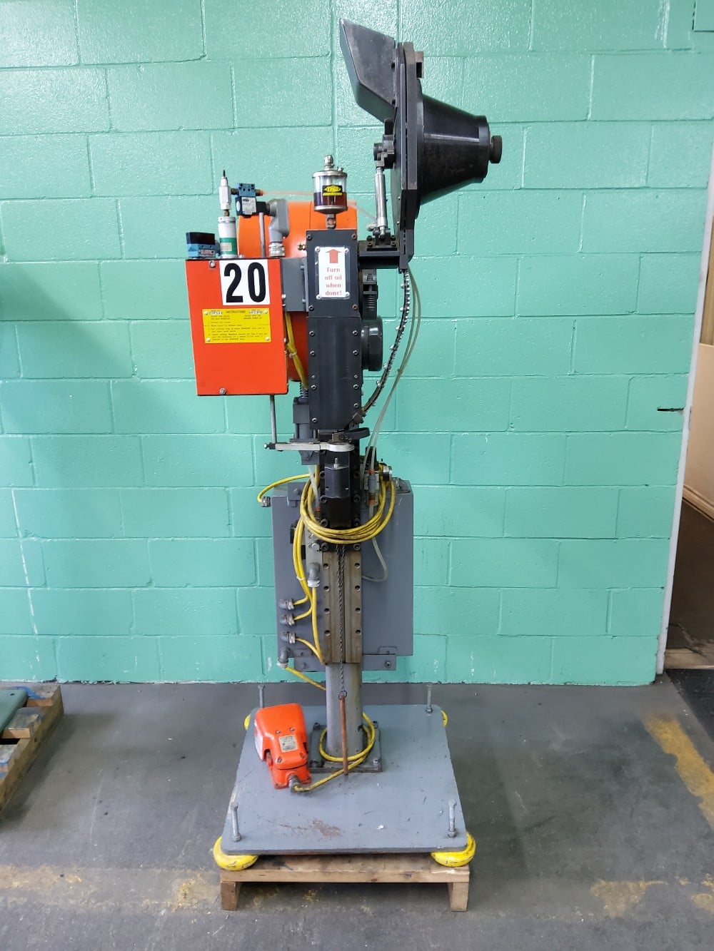 Superior #1054-A, rivet machine - Image 4