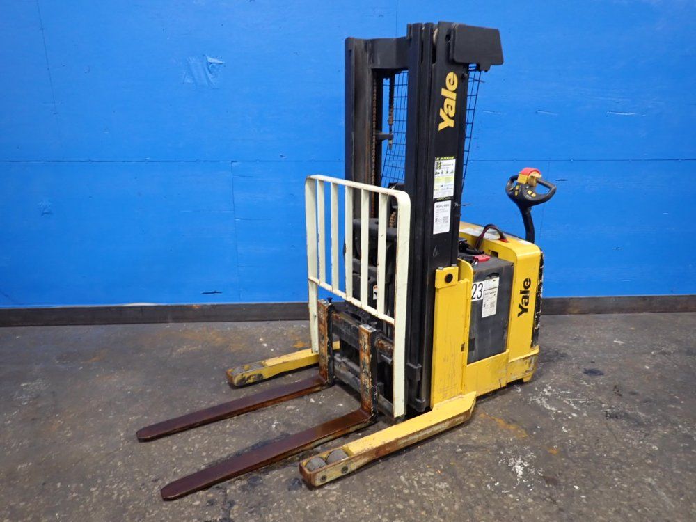 2800 lb. Yale #MRW030LEN24TE078, Electric Straddle Lift, 4" x 42" Forks, 130" Load height, 24" Load Center - Image 2