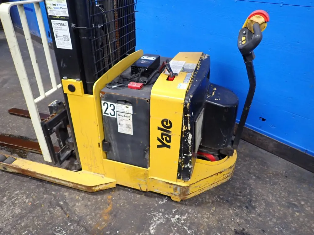 2800 lb. Yale #MRW030LEN24TE078, Electric Straddle Lift, 4" x 42" Forks, 130" Load height, 24" Load Center - Image 4