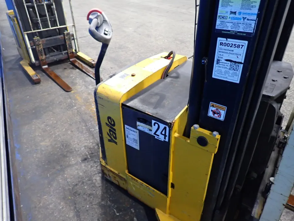 3000 lb. Yale #MRW030LEN24TE078, Electric Straddle Lift, 4" x 42" Forks, 130" Load height, 24" Load Center - Image 7