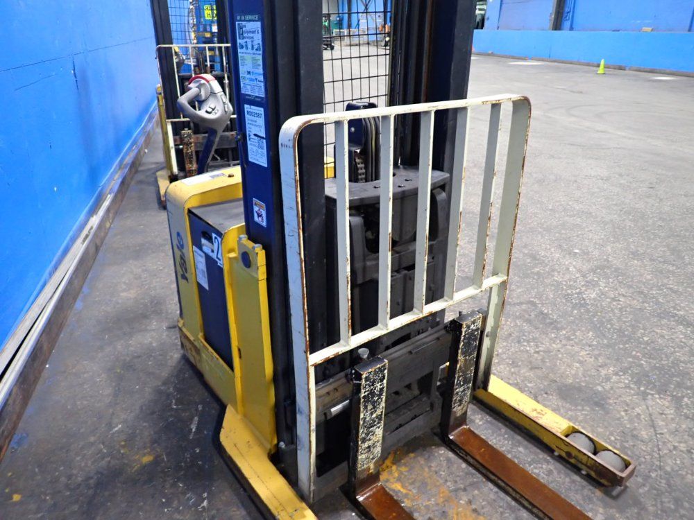 3000 lb. Yale #MRW030LEN24TE078, Electric Straddle Lift, 4" x 42" Forks, 130" Load height, 24" Load Center - Image 9