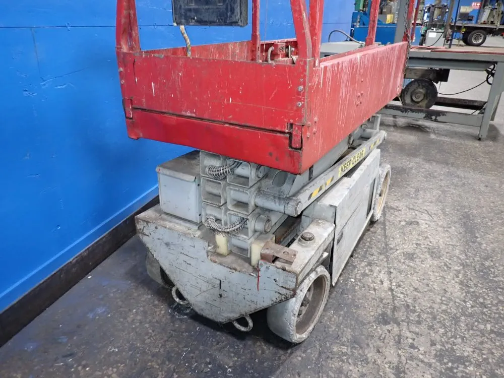 Scissor Lift, 26" x 66" Platform - Image 8