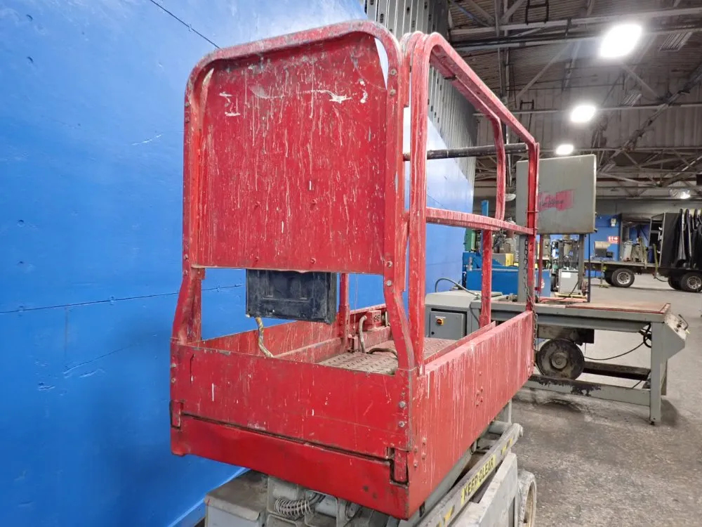 Scissor Lift, 26" x 66" Platform - Image 9