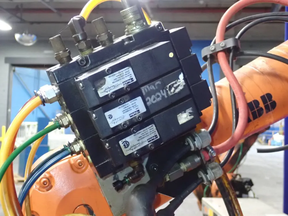 ABB VIRB2400-M2000, Robot, 4.5 kVA, 475 V., 13828 hours, 2002 - Image 5