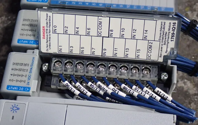 Allen-Bradley #1769-CRL3, Right-to-Left Bus Expansion Cable, w/Key, 3.28 ft. Cable - Image 3