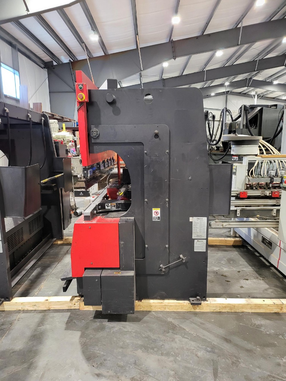 80 Ton, Amada #FBD-8024NT, CNC press brake, 6.5'OA, 66.9" between housing, 5.91" stroke, 15.75" throat - Image 4