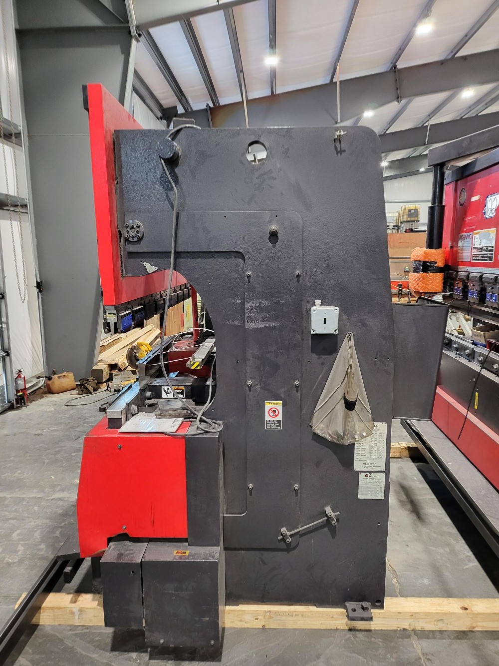 80 Ton, Amada #FBD-8020NT, CNC press brake, 6.5'OA, 66.9" between housing, 5.91" stroke, 15.75" throat - Image 3