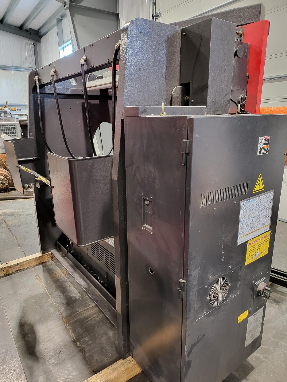 80 Ton, Amada #FBD-8020NT, CNC press brake, 6.5'OA, 66.9" between housing, 5.91" stroke, 15.75" throat - Image 6