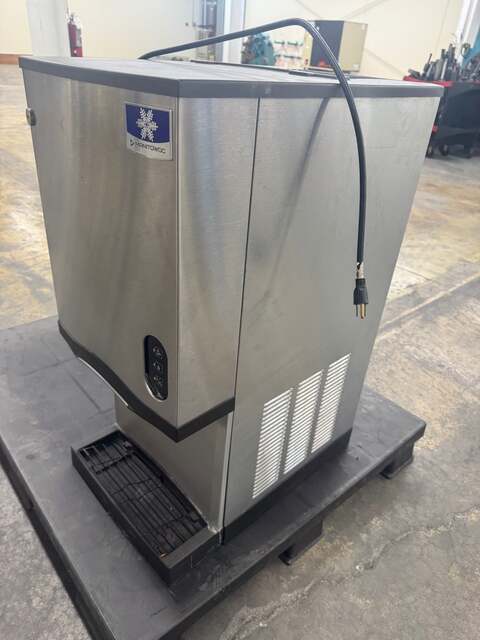 Manitowoc #CNF0201A-161L, Nugget Ice Maker & Dispenser, 315 lb./day, 10 lb. Bin, R404A refrigerant, 500 psig - Image 2