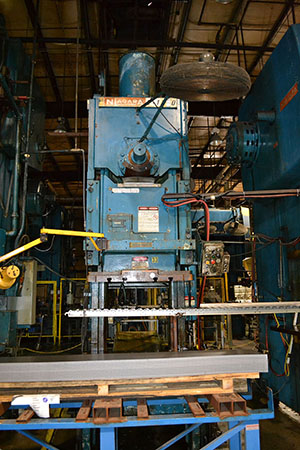 150 Ton, Niagara #E-150, OBI press, 30" x50" bed, 10" stroke, 26" Shut Height (SDAU), 6" adj., 1984 - Image 2