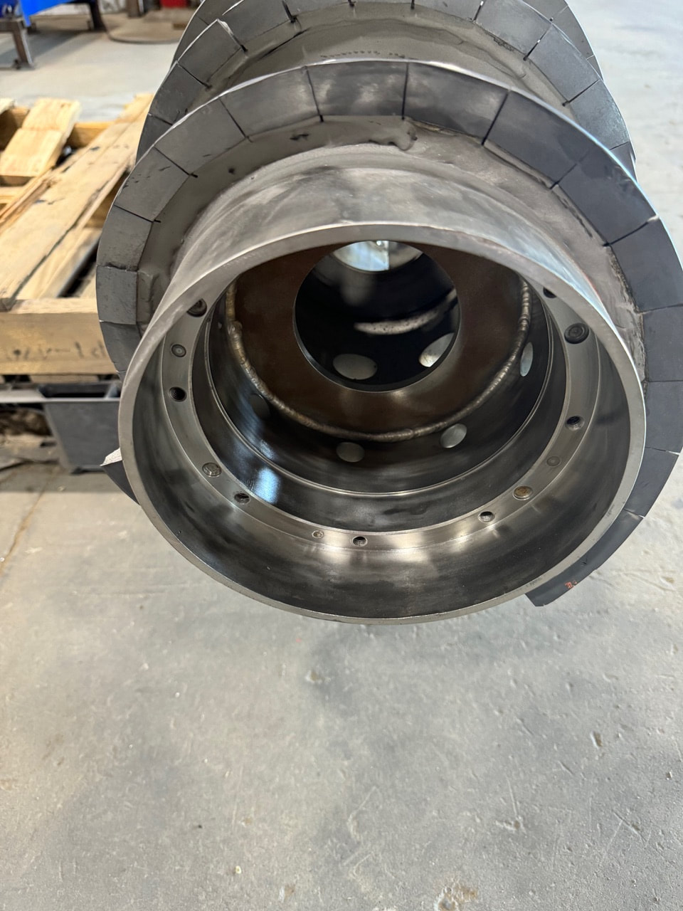 18" x 75" Tomoe #TDM050, decanter centrifuge, 125 HP main, 20 HP back drive, 8.5° beach, 152:1 gearbox - Image 5