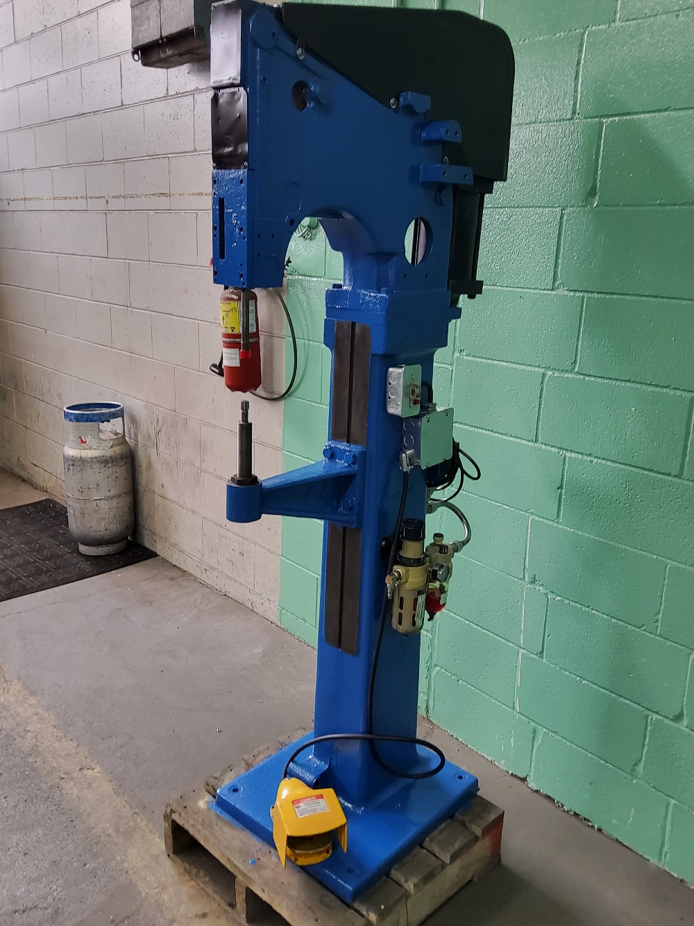 Clinching Machine, set for 24 & 26 gaguge, air + 110 power, rebuilt - Image 2