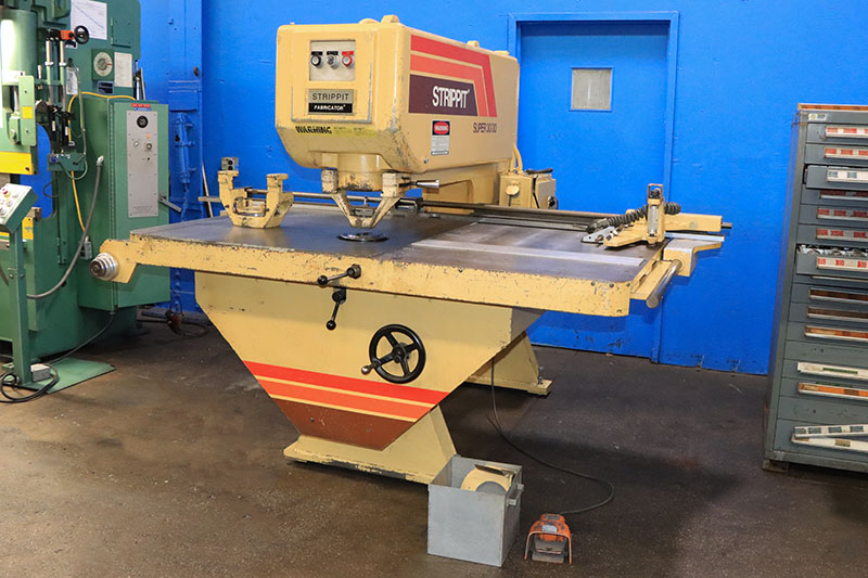 30 Ton, Strippit #Super-30/30, semi-auto single punch press, 30" throat, 72" x 48" table, misc. tooling, 1981 - Image 3