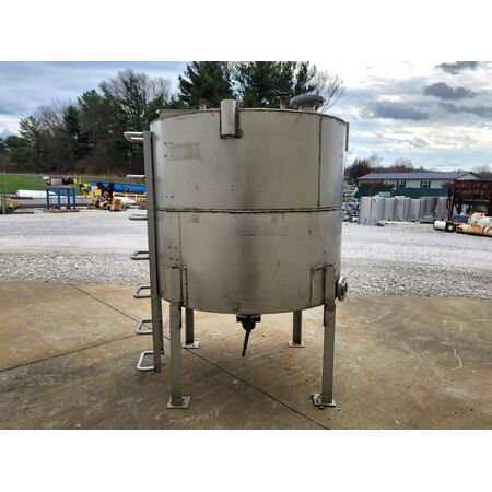 600 gallon Stainless Steel Industrial tank w/ ladder - Image 4