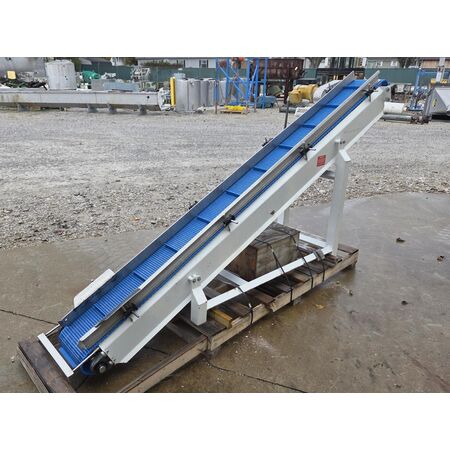 12" wide x 10' long, Smalley, portable inclined cleated belt conveyor - Image 3