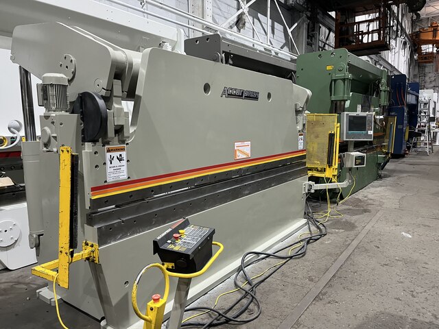 175 Ton, Accurpress #717512, CNC Hydraulic Press Brake, 12' bed/ram length, 124" between frames, 8" stroke - Image 1